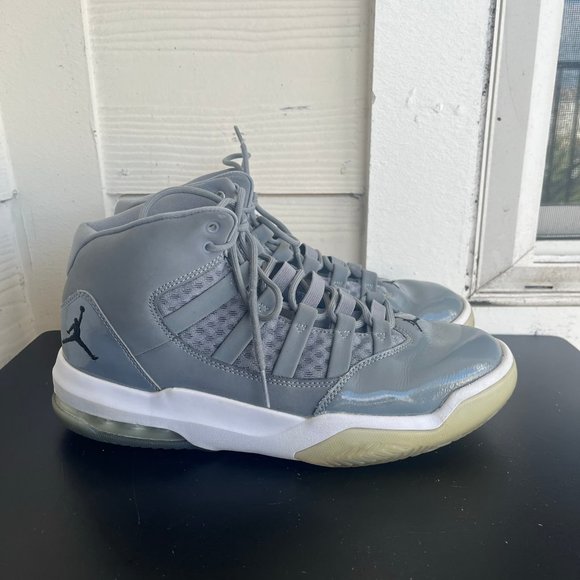 Jordan Men's Aura Cool Grey Shoes Sneakers Size 9.5 Style AQ9084-010 - Picture 2 of 14